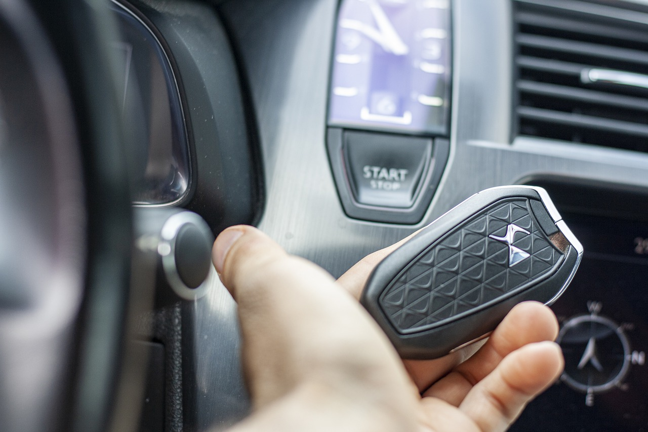 Zatrzaśnięte kluczyki, czyli jak otworzyć auto bez kluczyka?