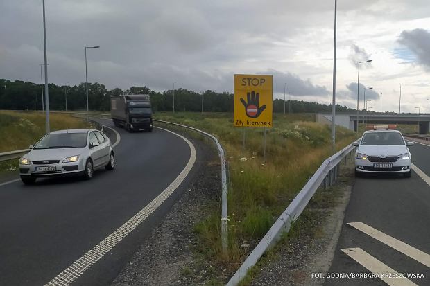 Nowy znak na polskich drogach - czarna dłoń na żółtym tle
