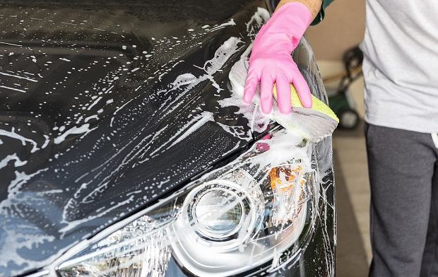 woskowanie samochodu